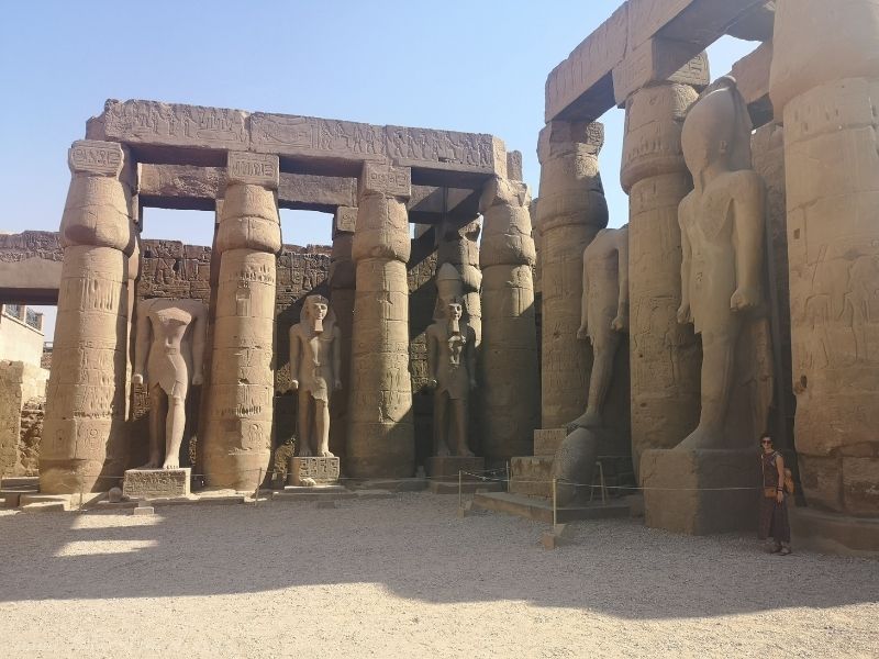 dziedziniec Ramzesa II, Świątynia Luksorska, Luksor